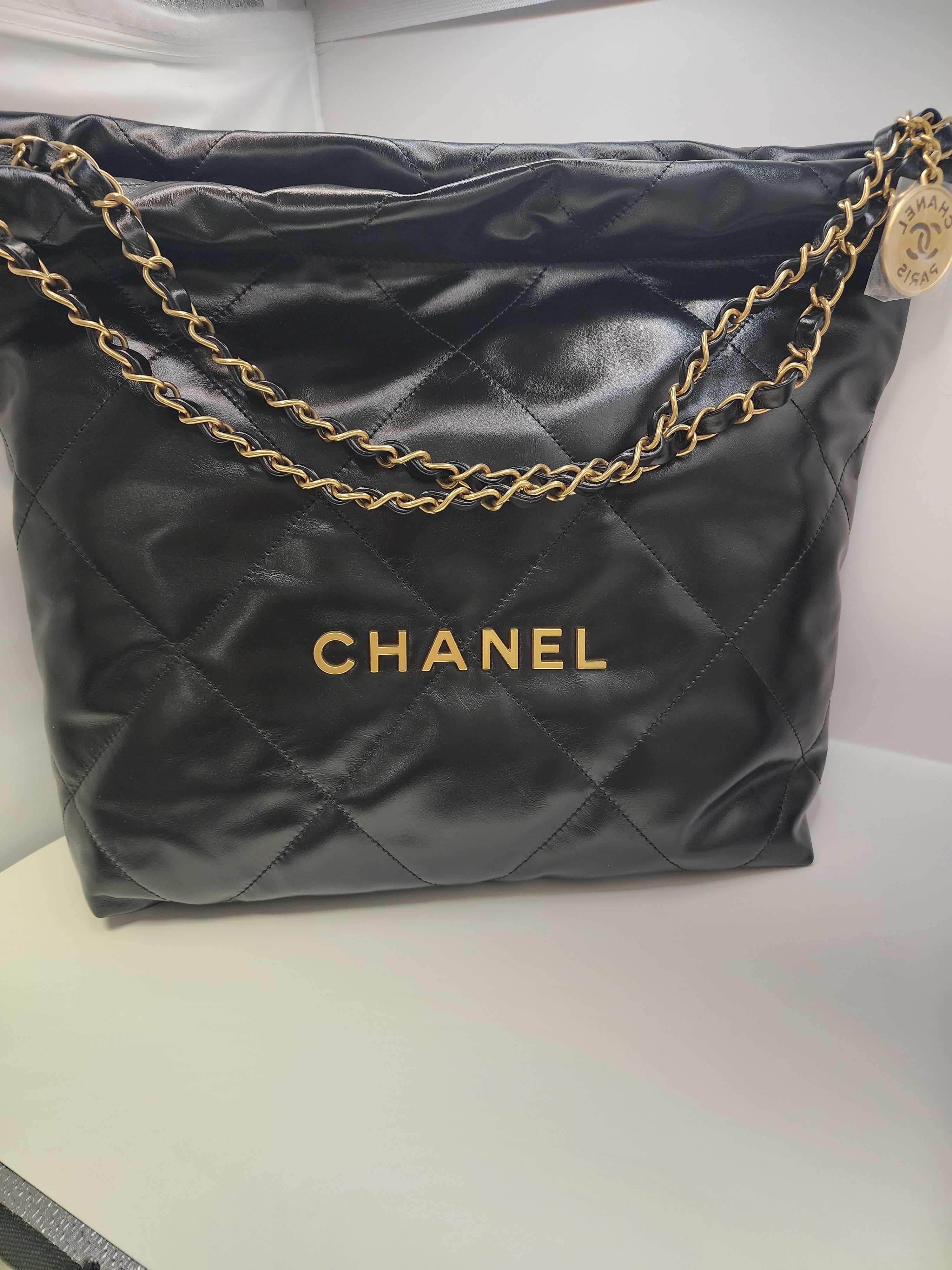 CHANEL 22백 스몰 블랙 금장 AS3260